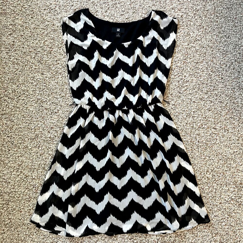 IZ Byer Womens Sleeveless Chevron Dress Size 8 Black White Zig Zag Zebra Blouson